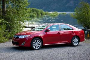 Toyota Camry XLE 2012 года